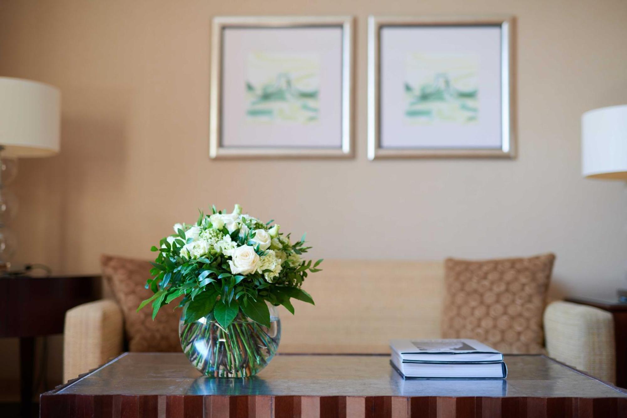 Corinthia Budapest Phòng bức ảnh A bouquet of flowers